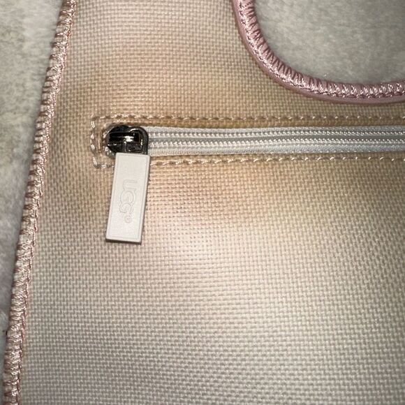 UGG  - Picture 8 of 14